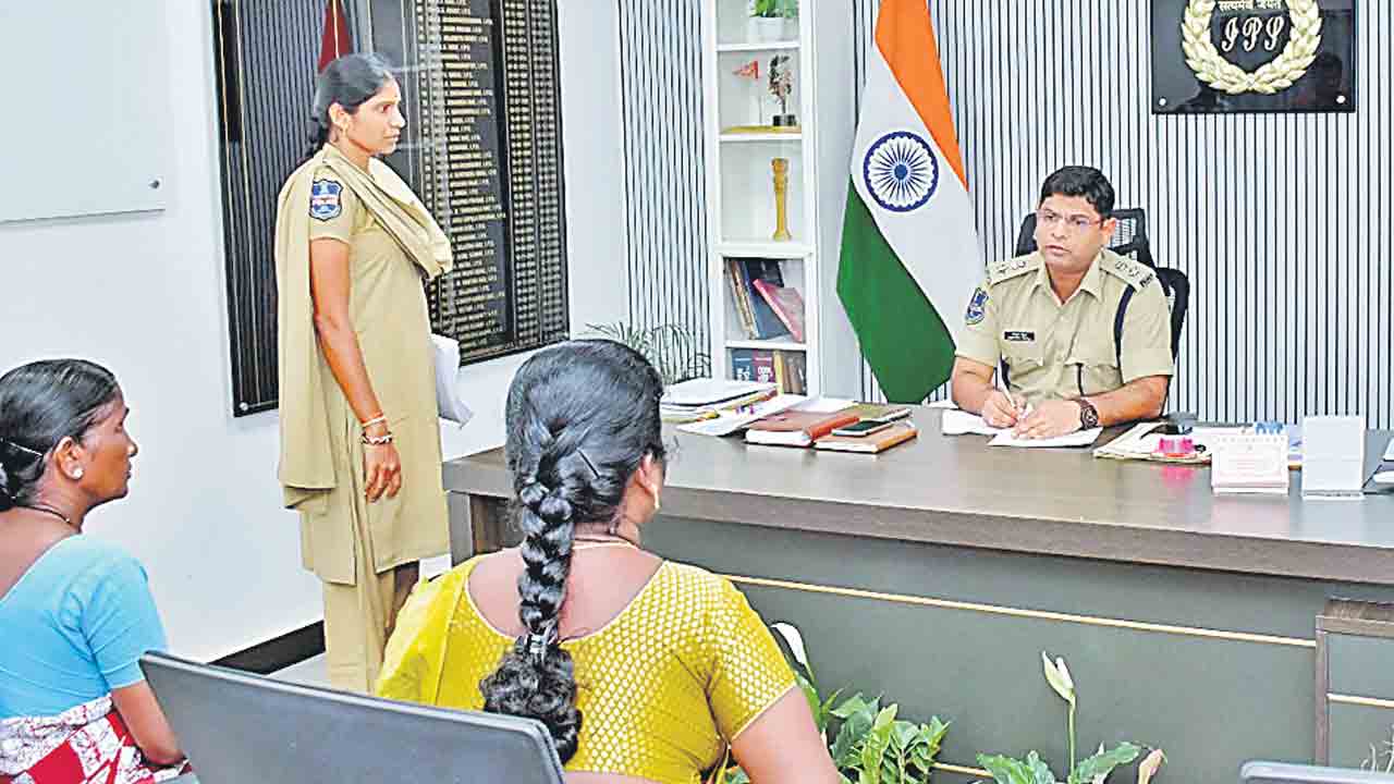 చట్టప్రకారం కేసులు పరిష్కరించాలి