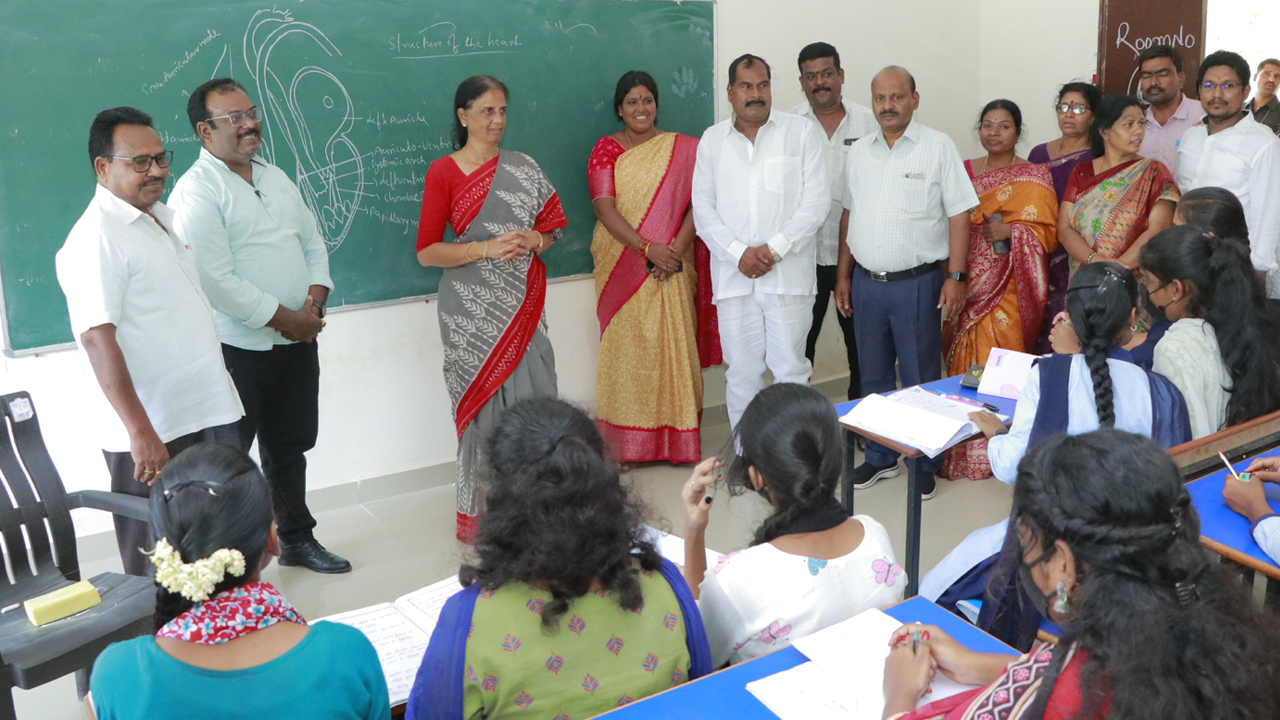 విద్యార్థులకు నాణ్యమైన విద్య అందించండి : ఎమ్మెల్యే సబితా ఇంద్రారెడ్డి