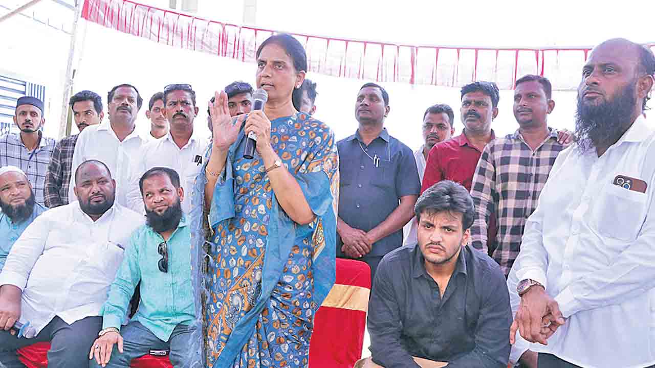 ఎట్ల కూలుస్తరో చూస్తం