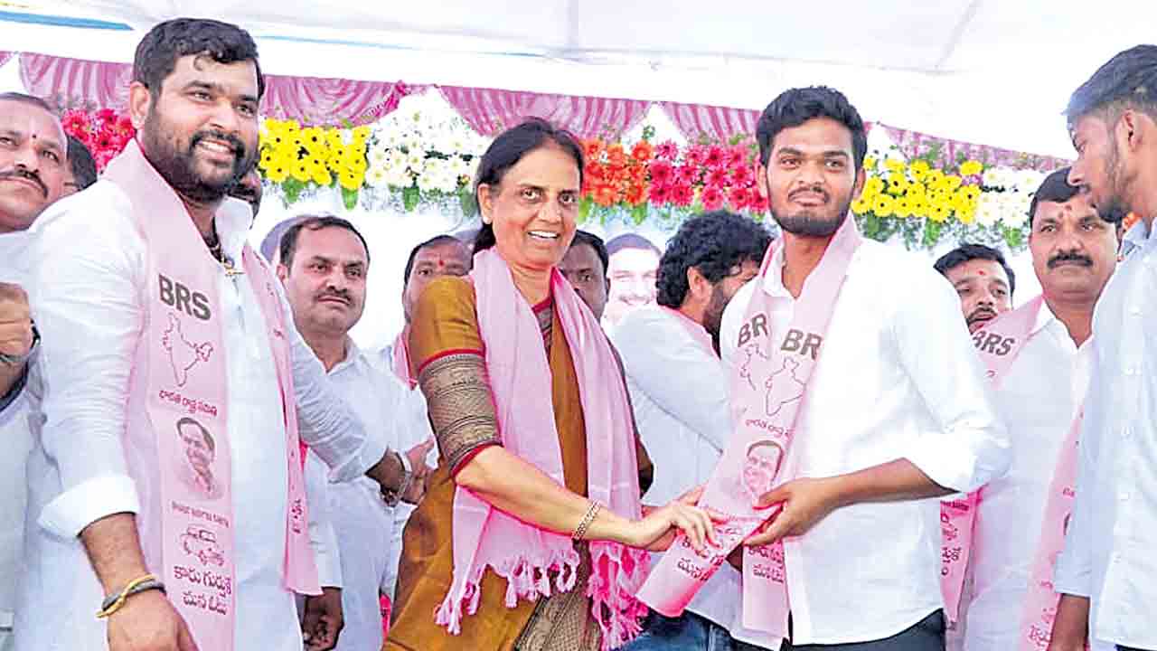 రాష్ట్ర పరువు తీస్తున్న రేవంత్‌