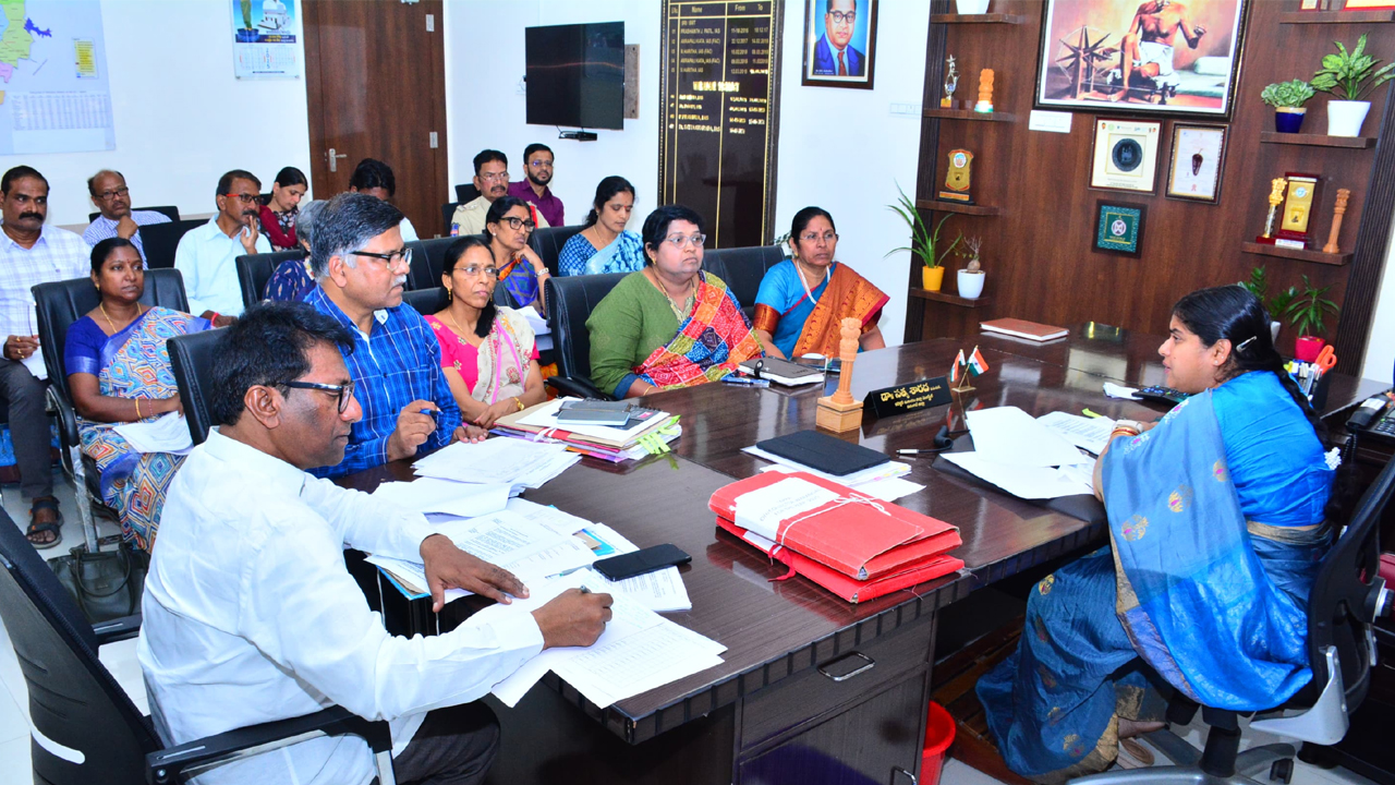 బాలకార్మిక వ్యవస్థ నిర్మూలన అందరి బాధ్యత : కలెక్టర్‌ సత్య శారద