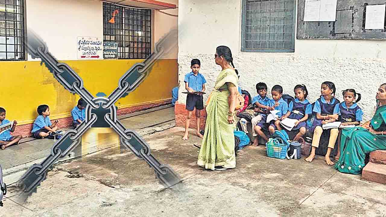 నగరం నడిబొడ్డున బడికి తాళం