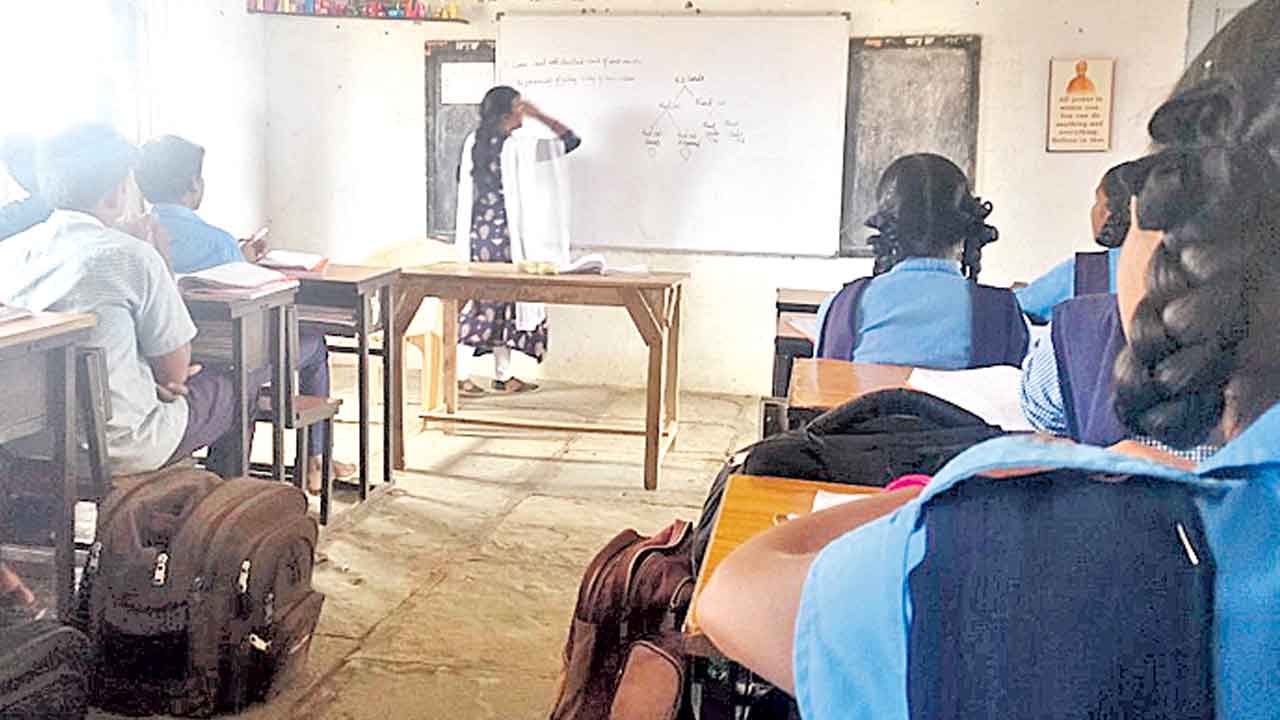 15 లక్షలకో ఎస్జీటీ పోస్ట్‌!.. డీఎస్సీ స్పోర్ట్స్‌ కోటా కొలువుల భర్తీలో భారీ స్కాం