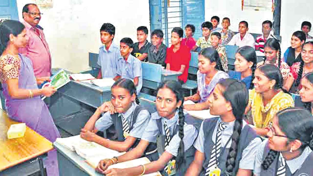 టీచర్లు తనిఖీలు చేస్తే.. పాఠాలు చెప్పేదెవరు?