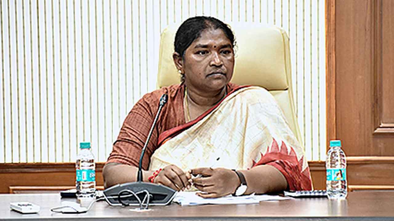 సీతక్కా.. ఇదేందక్కా!