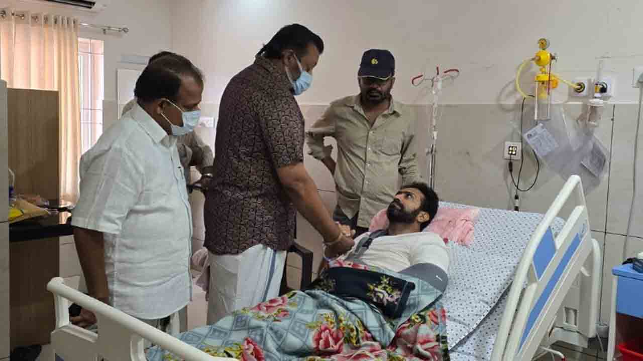 Shine Tom Chacko | ఆసుపత్రిలో చికిత్స పొందుతున్న నటుడు షైన్‌ టామ్‌ చాకోను పరామర్శించిన కేంద్ర మంత్రి