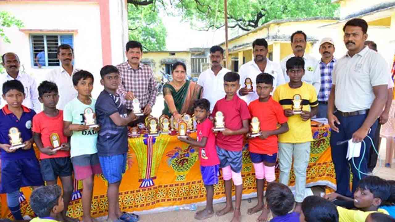 Kabaddi Training Camp | లింగాలలో ముగిసిన వేసవి కబడ్డీ శిక్షణ తరగతులు