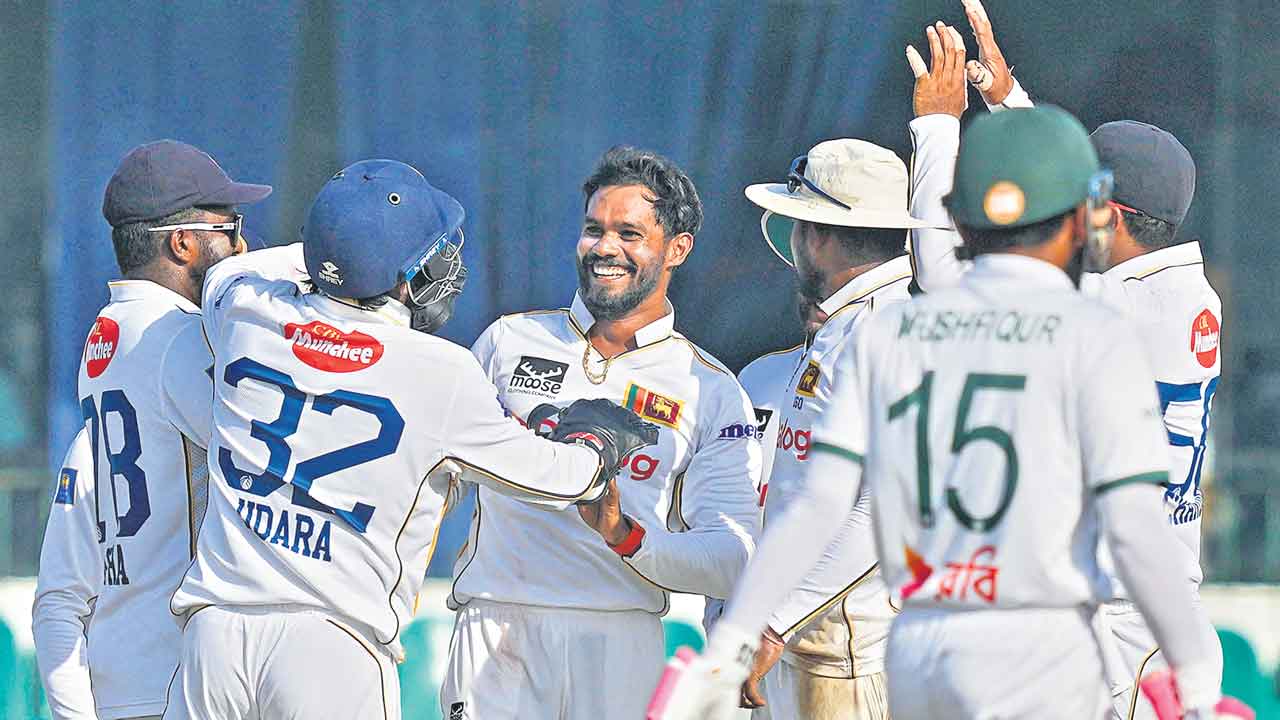 గెలుపు బాటలో లంక!.. బంగ్లా రెండో ఇన్నింగ్స్ 115/6