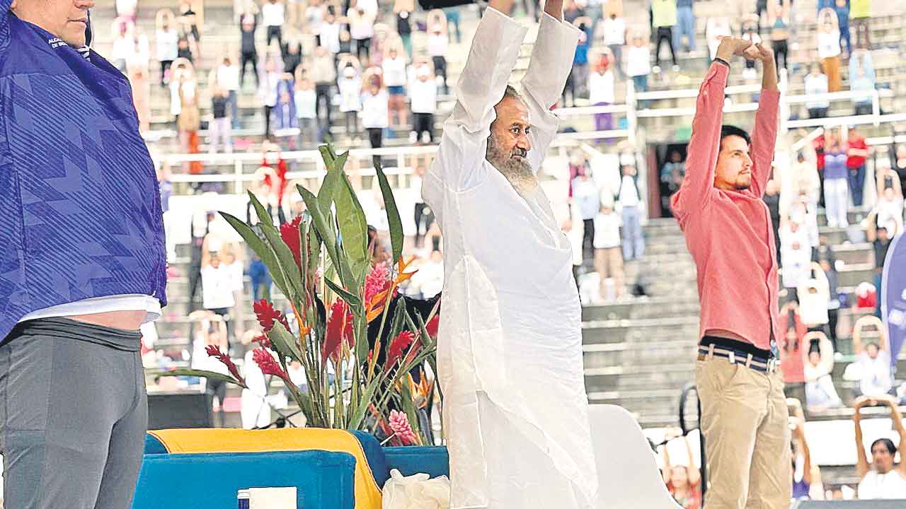 శాంతి దశాబ్దానికి గుర్తుగా..