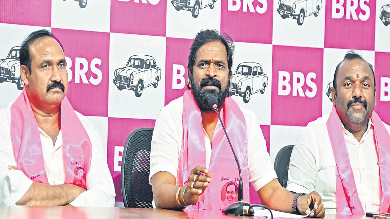 పాలన చేతగాకే కేసులు.. శ్రీనివాస్గౌడ్ ఆగ్రహం