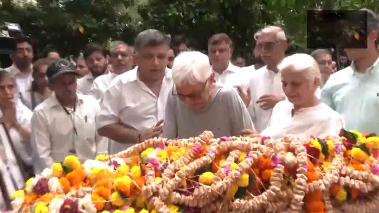 Airindia flight | పైలట్‌ సుమీత్‌ సభర్వాల్‌ అంత్యక్రియలు.. తండ్రి భావోద్వేగం.. Video