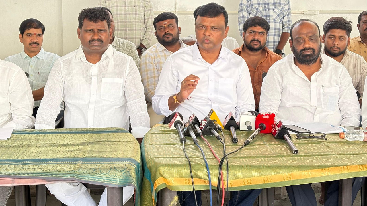 మంత్రివర్గంలో యాదవులకు చోటు కల్పించకపోవడం సిగ్గుచేటు : కుడా మాజీ చైర్మన్‌ సుందర్‌ రాజ్‌ యాదవ్‌