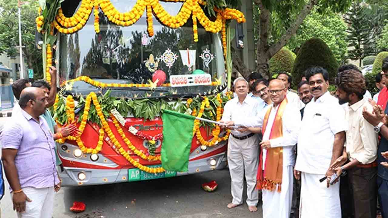 Tirumala | శ్రీవారి భ‌క్తులకు గుడ్‌న్యూస్‌.. ఆర్టీసీ బస్సులో ఉచిత ప్రయాణం