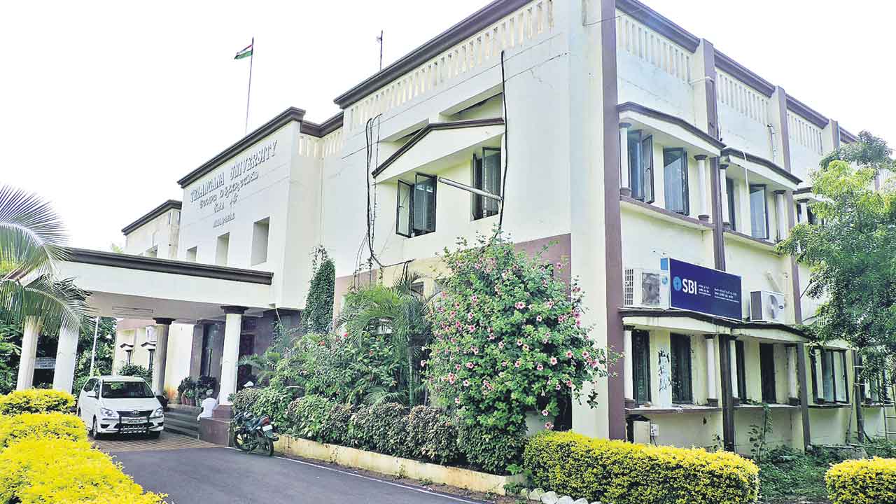 కాన్వకేషన్‌ పై ముందడుగు