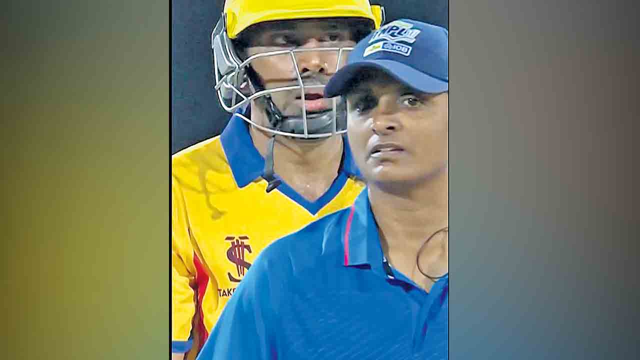 మహిళా అంపైర్‌తో అశ్విన్‌ వాగ్వాదం