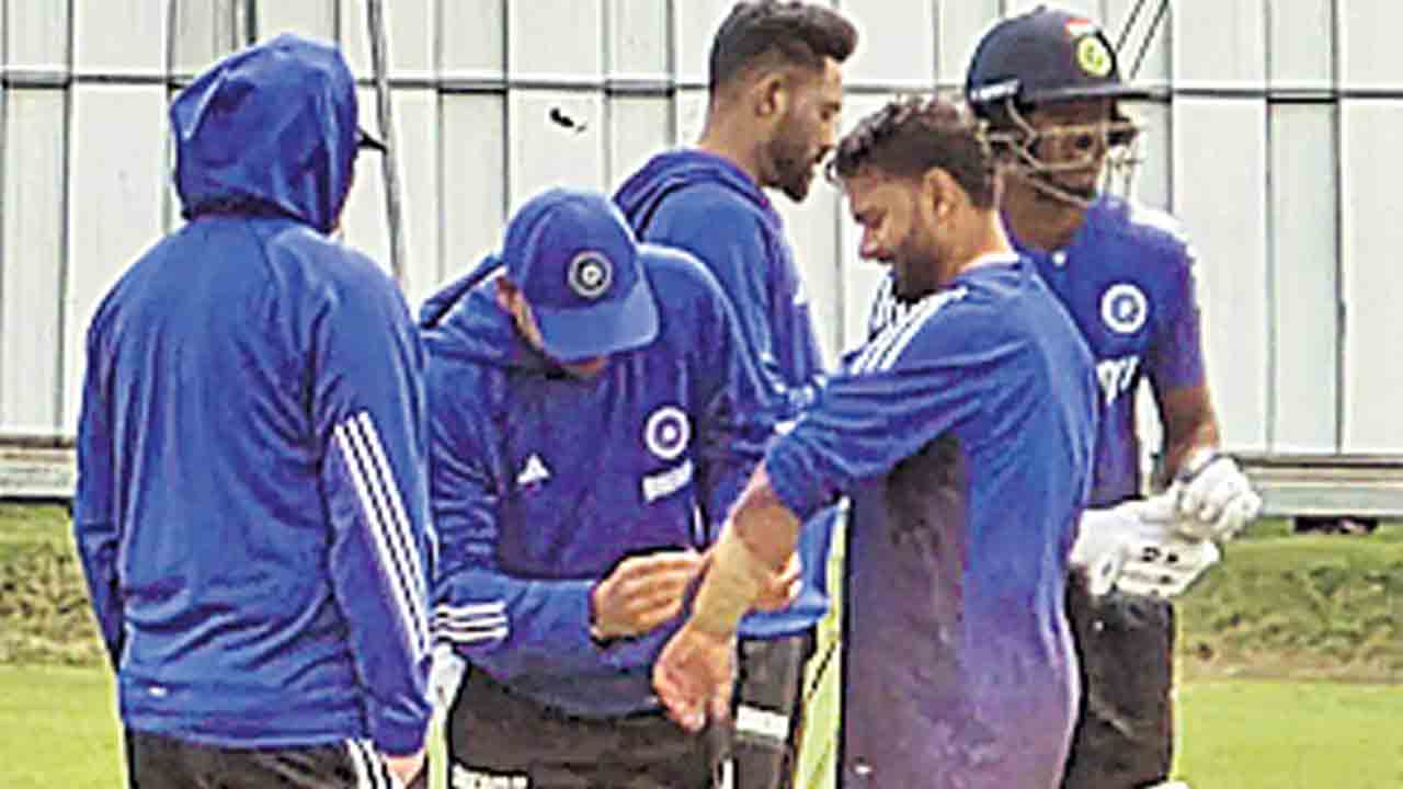 పంత్‌కు గాయం