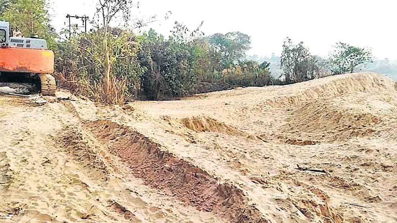 స్టాక్‌యార్డుల్లో ఇసుక నిల్వ నిల్‌.. ముందుచూపు లేని టీజీఎండీసీ
