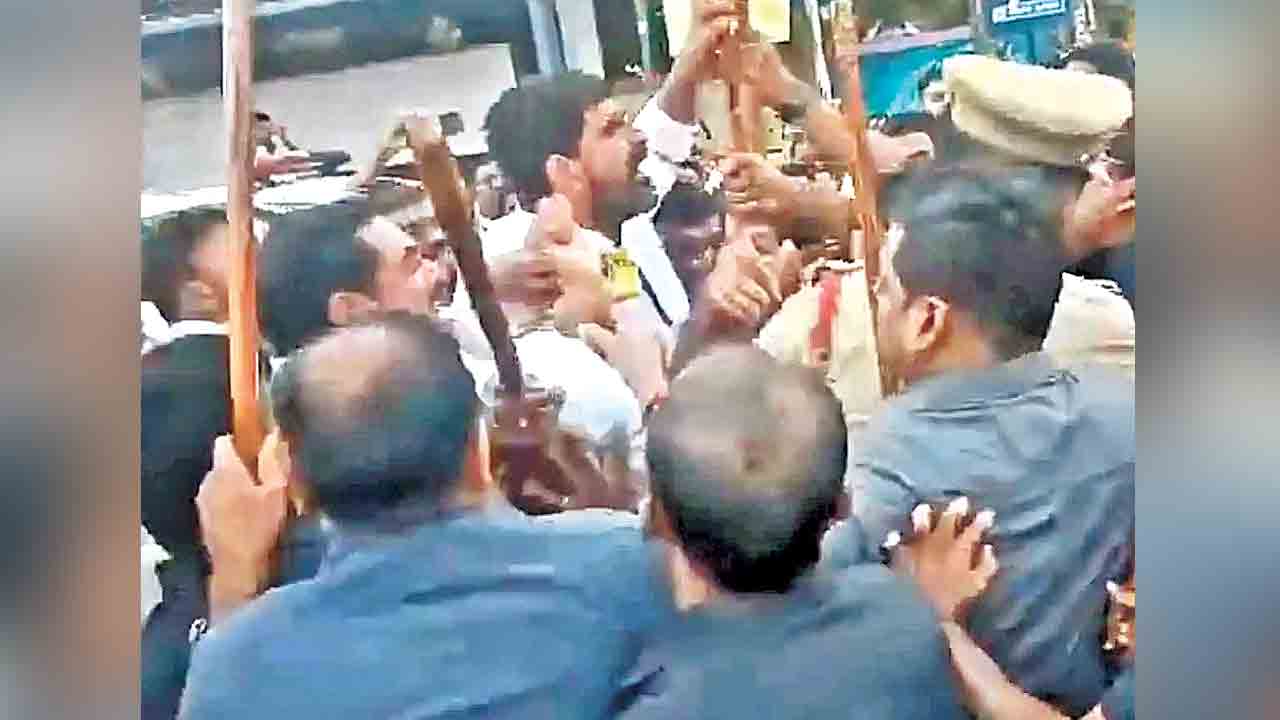 కేసులతోనే కాంగ్రెస్‌ సర్కార్‌ కాలయాపన