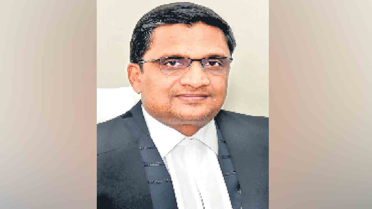 జస్టిస్‌ కే సురేందర్‌కు హైకోర్టు ఘనంగా వీడోలు