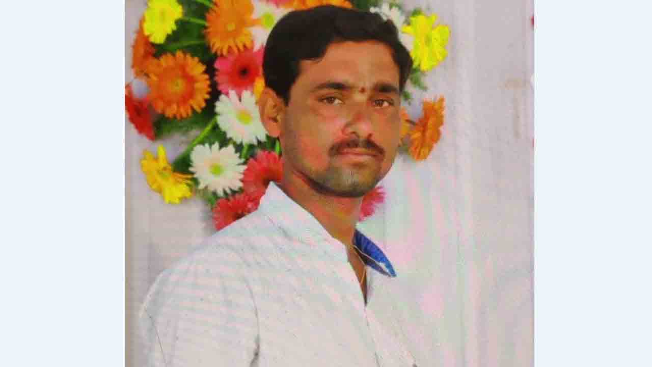 Dowry Case | వరకట్నం కేసుపెట్టిన భార్య.. ఉరివేసుకొని భర్త ఆత్మహత్య