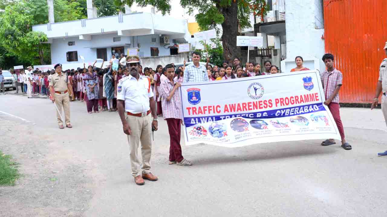 Traffic Awareness | మైనర్లు పట్టుబడితే తల్లిదండ్రులపై చట్టరీత్యా చర్యలు.. ట్రాఫిక్‌పై అవగాహన ర్యాలీలో ఏసీపీ వెంకట్ రెడ్డి