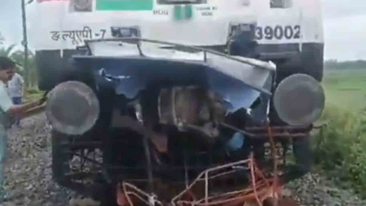 Train- Inspection Trolley Collison | రైల్వే ట్రాలీని ఢీకొట్టిన రైలు.. ఒకరు మృతి, పలువురికి గాయాలు