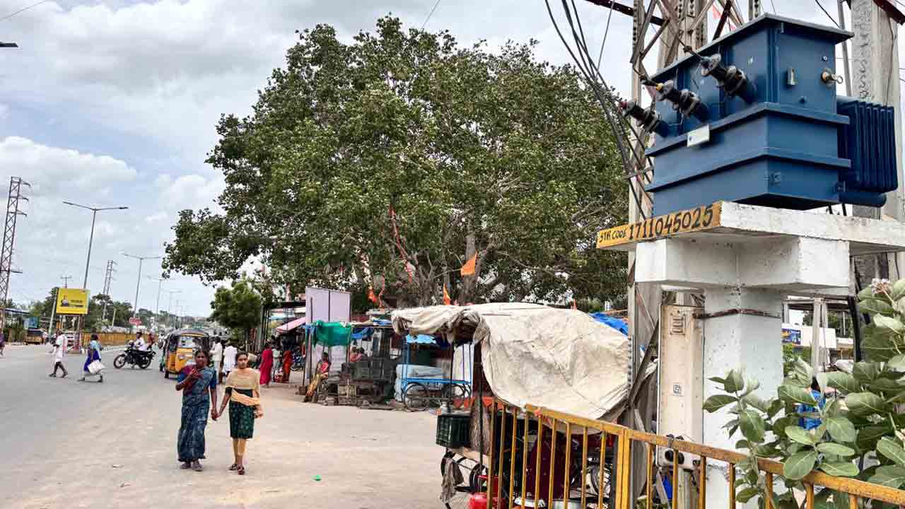 Transformer | రహదారి పక్కన ప్రమాదకరంగా విద్యుత్ ట్రాన్స్ ఫార్మర్