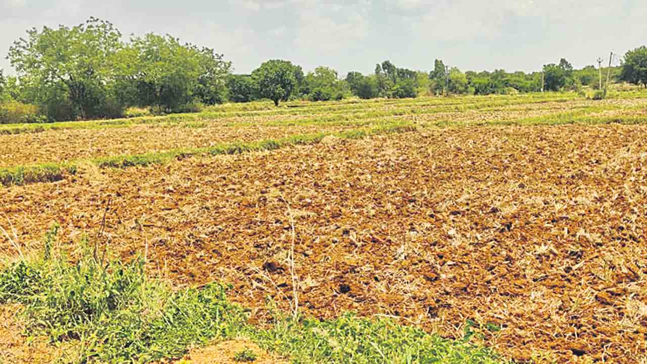 పేదల భూములపై ప్రభుత్వం కన్ను