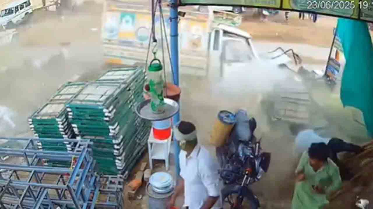 Watch: జనంపైకి దూసుకెళ్లిన డ్రగ్స్‌ స్మగ్లర్‌ వాహనం.. తర్వాత ఏం జరిగిదంటే?