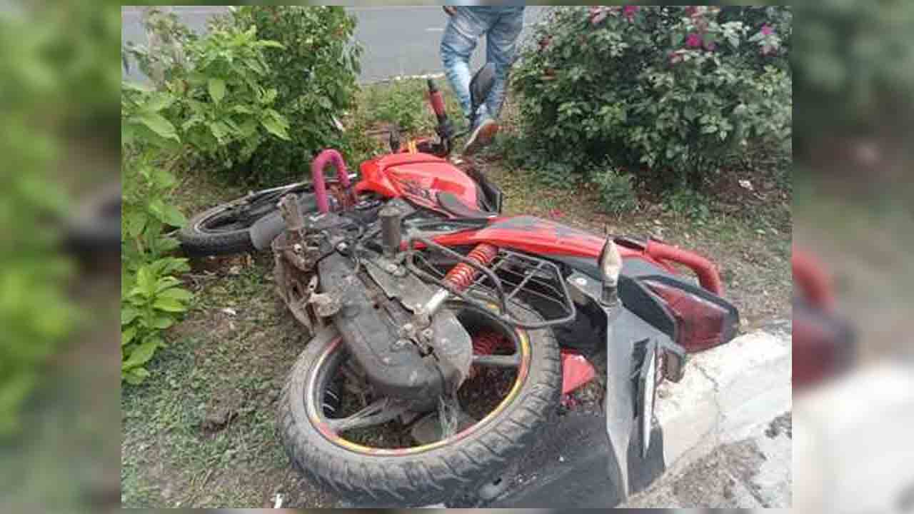 Road Accident | ద్విచక్రవాహనం ఢీకొని ఒకరు మృతి.. మరొకరు పరిస్థితి సీరియస్‌