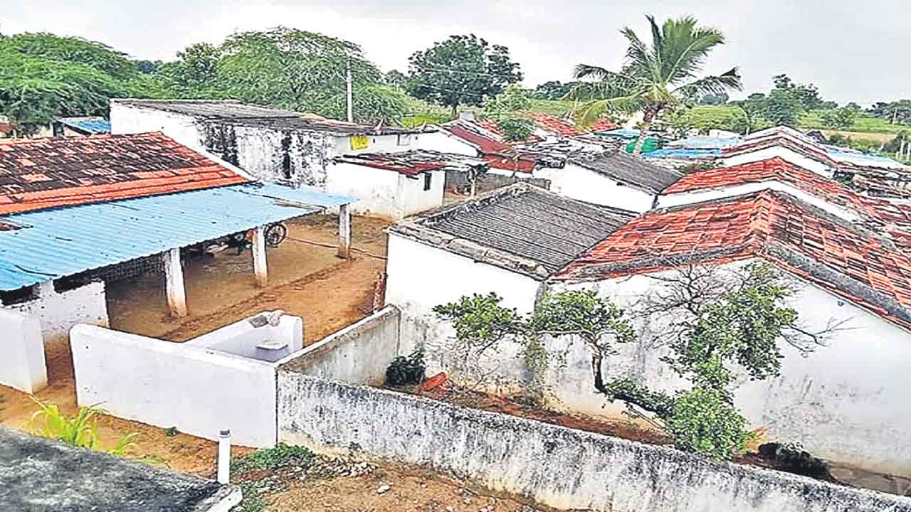 పంచాయతీలపై ప్రతీకారం