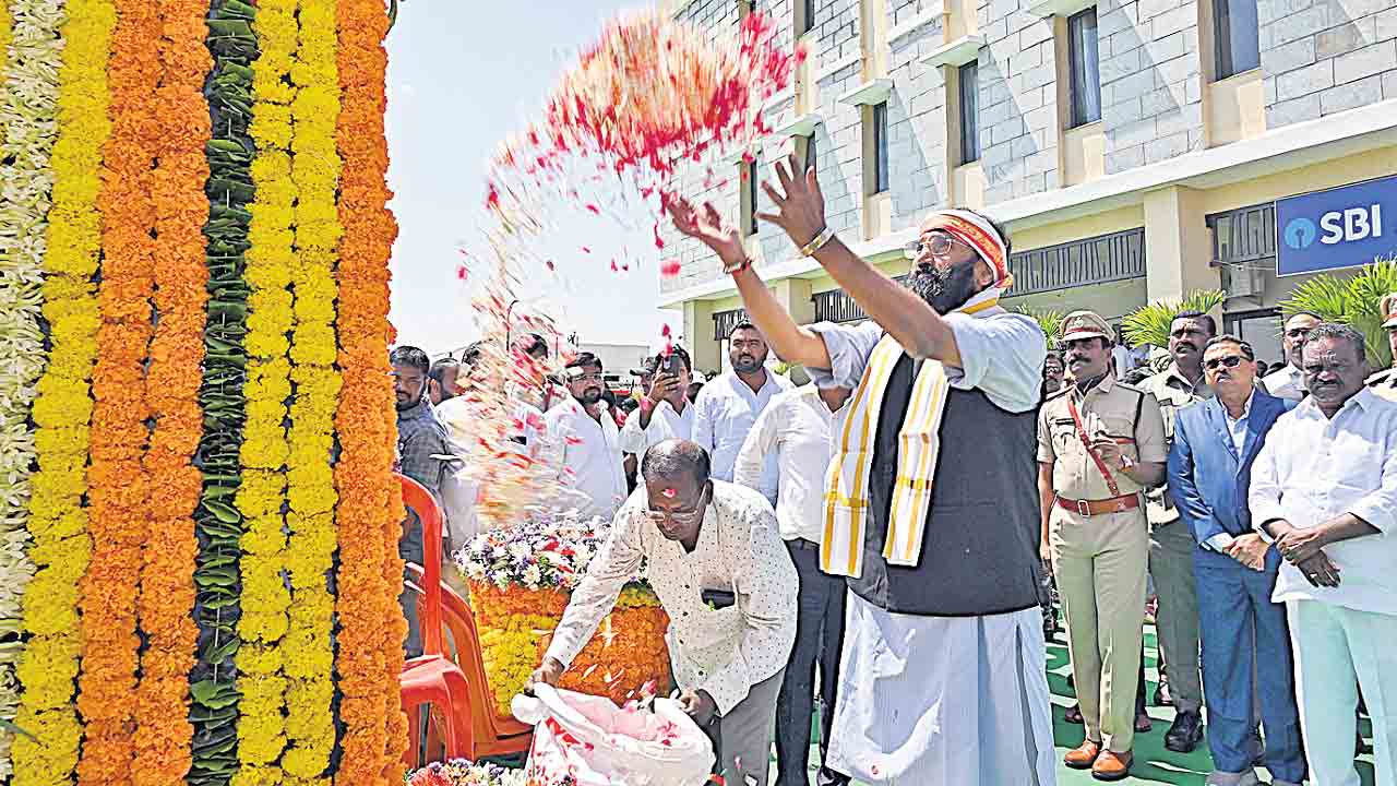 అభివృద్ధిలో అగ్రగామిగా నిలుపుదాం