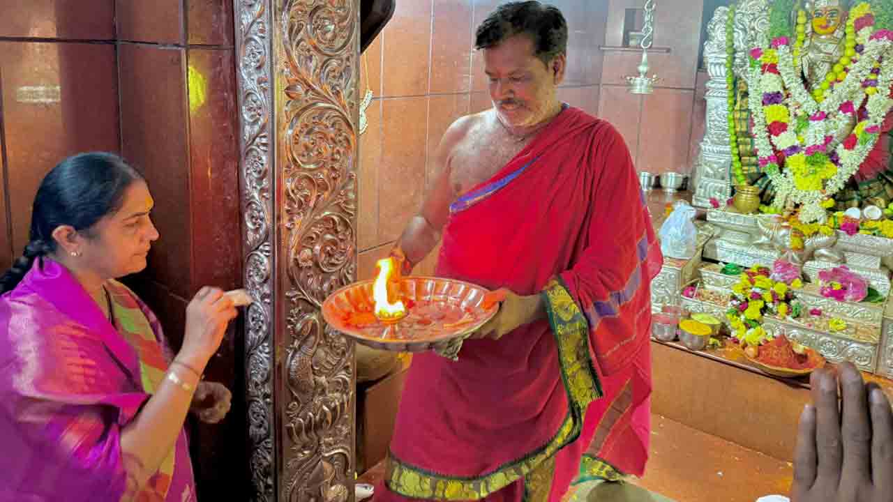 వన దుర్గమాతను దర్శించుకున్న నర్సాపూర్ ఎమ్మెల్యే