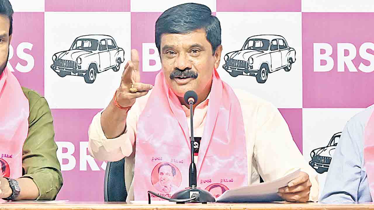 గల్లీలో దందాలు.. ఢిల్లీలో దండాలు.. రేవంత్‌రెడ్డే తెలంగాణ శత్రువు