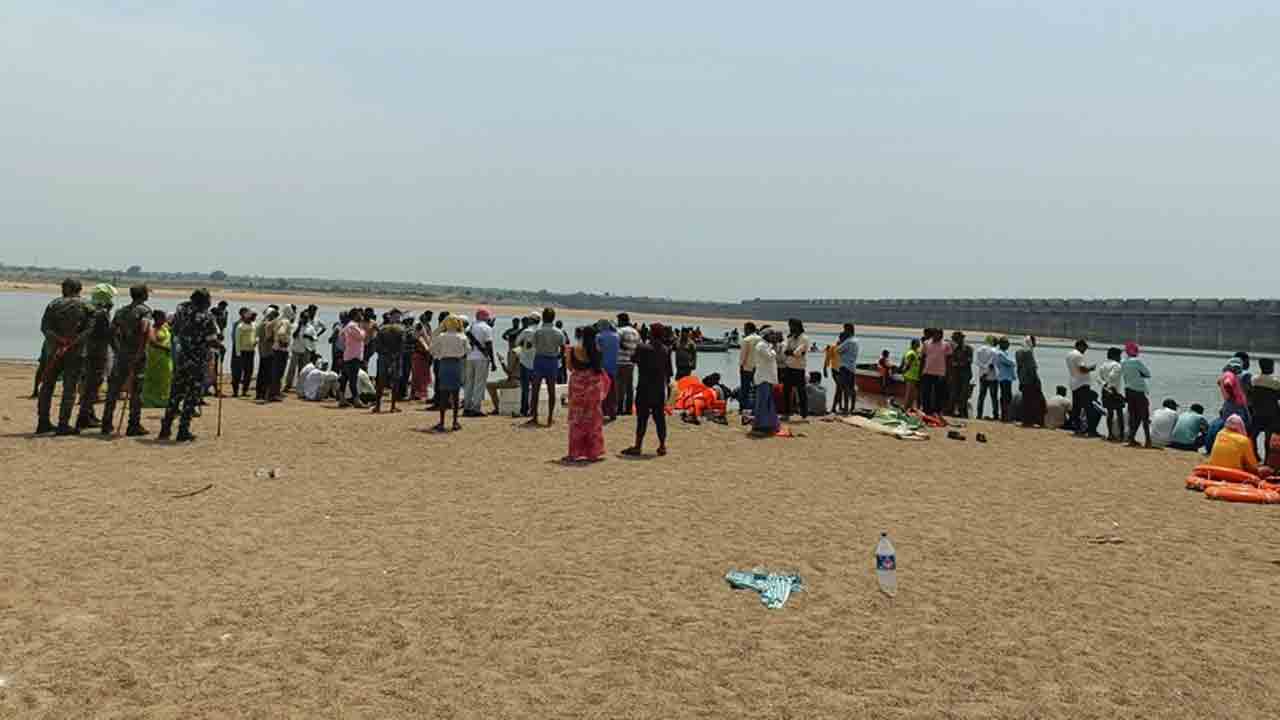 Students Missing | గోదావరిలో గల్లంతైన ఆరుగురు మృతదేహాలు లభ్యం.. 18 గంటలపాటు కొనసాగిన గాలింపు చర్యలు