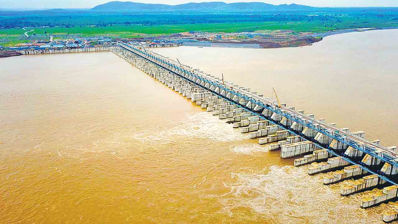 ఒకటి కాదు, వంద కమిషన్లు వేయాలె!