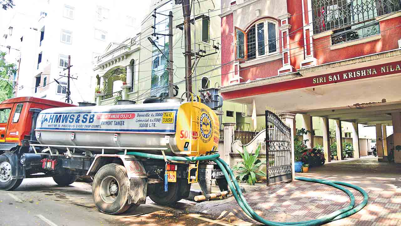 వాన రాదాయే.. ట్యాంకర్‌ రెట్టింపాయే!