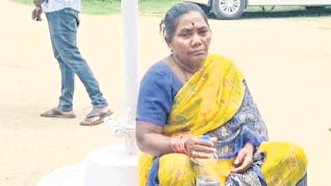 ‘డబుల్‌ బెడ్‌రూం’ జాబితాలో పేరెందుకు తొలగించారు?