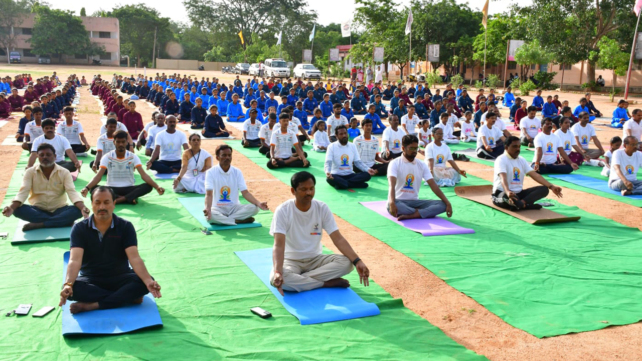 11వ అంతర్జాతీయ యోగా దినోత్సవం..ఫోటో గ్యాల‌రీ
