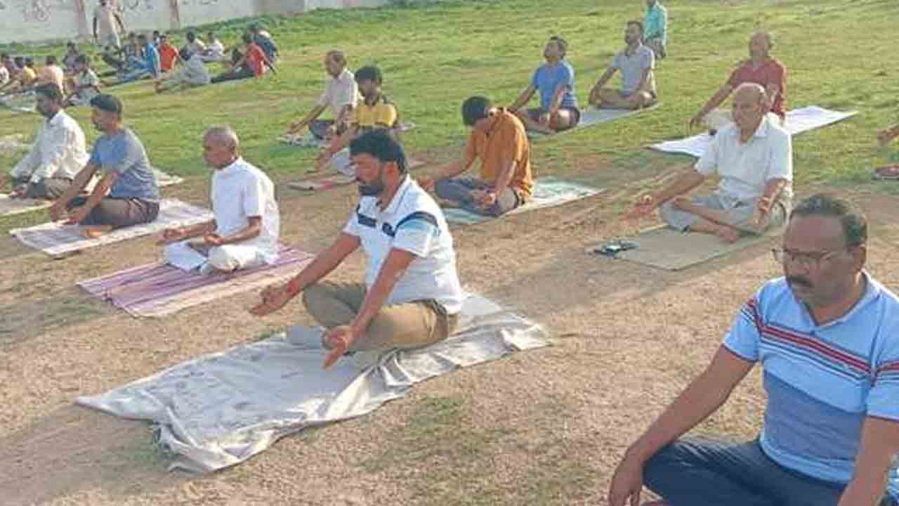 Yoga | యోగాతో సంపూర్ణ ఆరోగ్యం .. ఊట్కూర్లో యోగా డే విజయవంతం