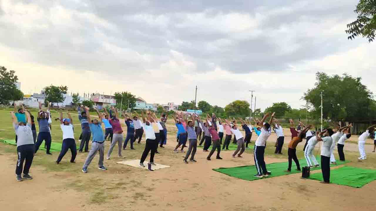 International Yoga Day | యోగా సాధనతో శారీరక రుగ్మతలు దూరం : సీఐ కుమార స్వామి
