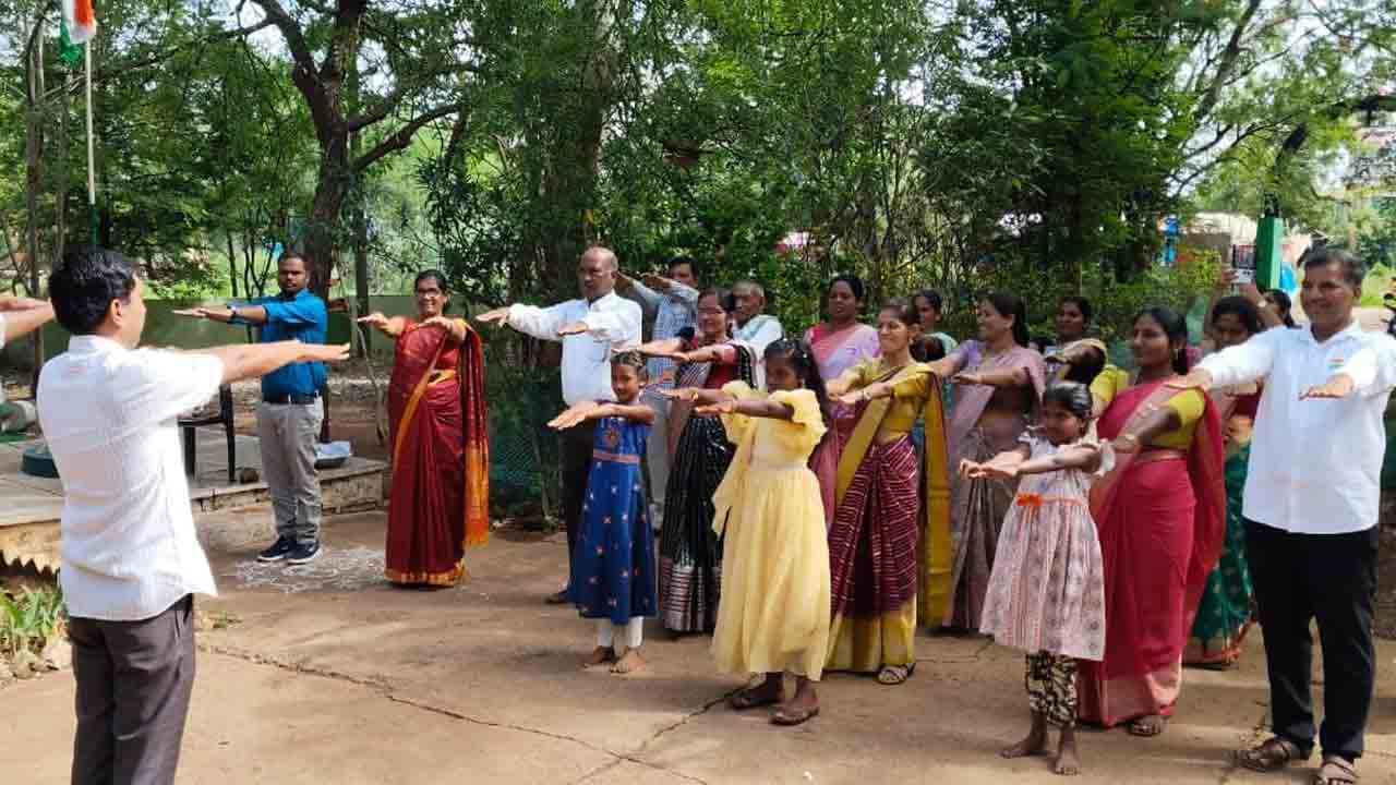 Yoga | యోగాతోనే సంపూర్ణ ఆరోగ్యం : వైద్యాధికారి గణపతి రావు