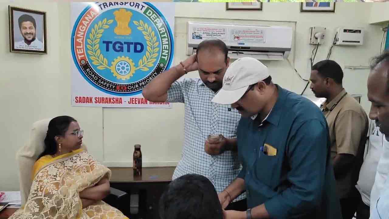 ACB | తిరుమలగిరి ఆర్టీఏ కార్యాలయంలో ఏసీబీ అధికారులు ఆకస్మిక త‌నిఖీలు