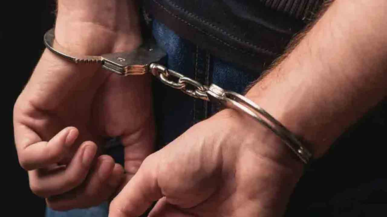 cop caught filming women constables | డ్రెస్సింగ్ ఏరియాలో మహిళా కానిస్టేబుళ్ల   వీడియోలు రికార్డ్‌ చేసిన పోలీస్.. అరెస్ట్‌