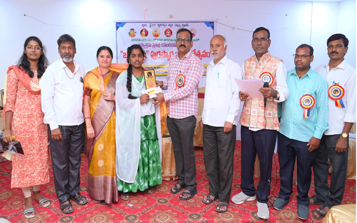 Choutuppal : సర్కారు బడుల్లో నాణ్యమైన విద్య : ఏసీపీ మధుసూధన్‌ రెడ్డి