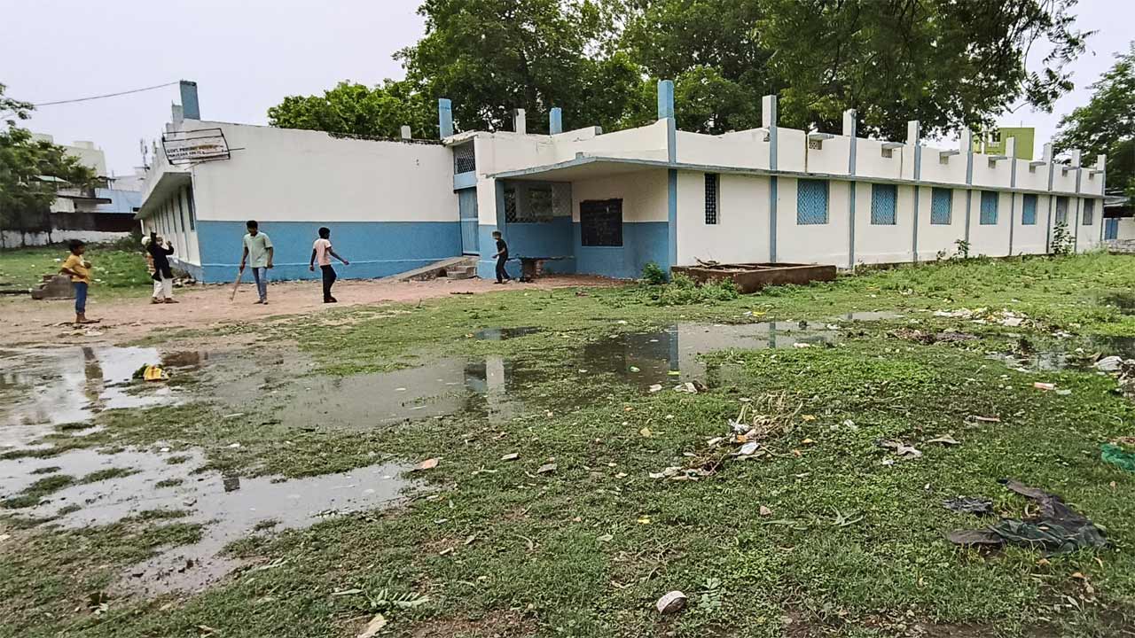 Government School | తెలంగాణ రాష్ట్రంలో వేసవి సెలవుల అనంతరం పాఠశాలలు గురువారం నుంచి పునఃప్రారంభం కానున్నాయి. ఈ నేపథ్యంలో స్కూళ్ల రీఓపెనింగ్‌ కోసం రాష్ట్ర ప్రభుత్వం అన్ని ఏర్పాట్లు చేస్తున్నది. 