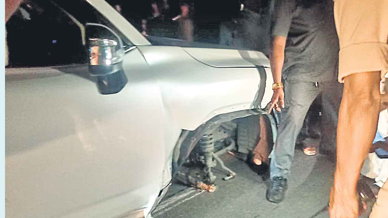 మంత్రి అడ్లూరికి తప్పిన ప్రమాదం