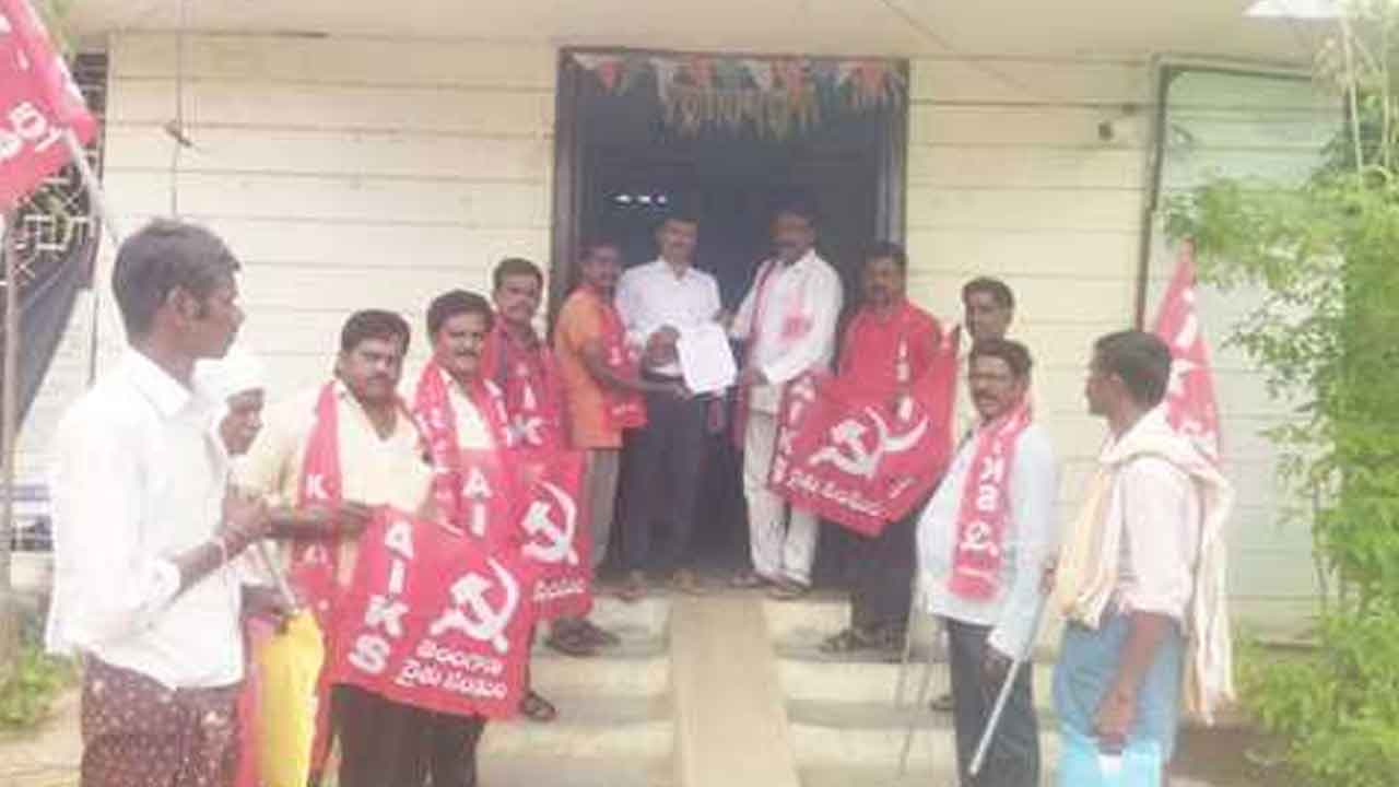 Station ghanpur | రైతులకు ఇచ్చిన హామీలను వెంటనే అమలు చేయాలి : రైతు సంఘం నాయకులు