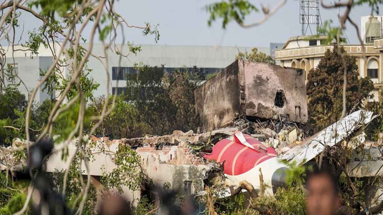 విమాన ప్రమాద మృతుల సంఖ్య 275