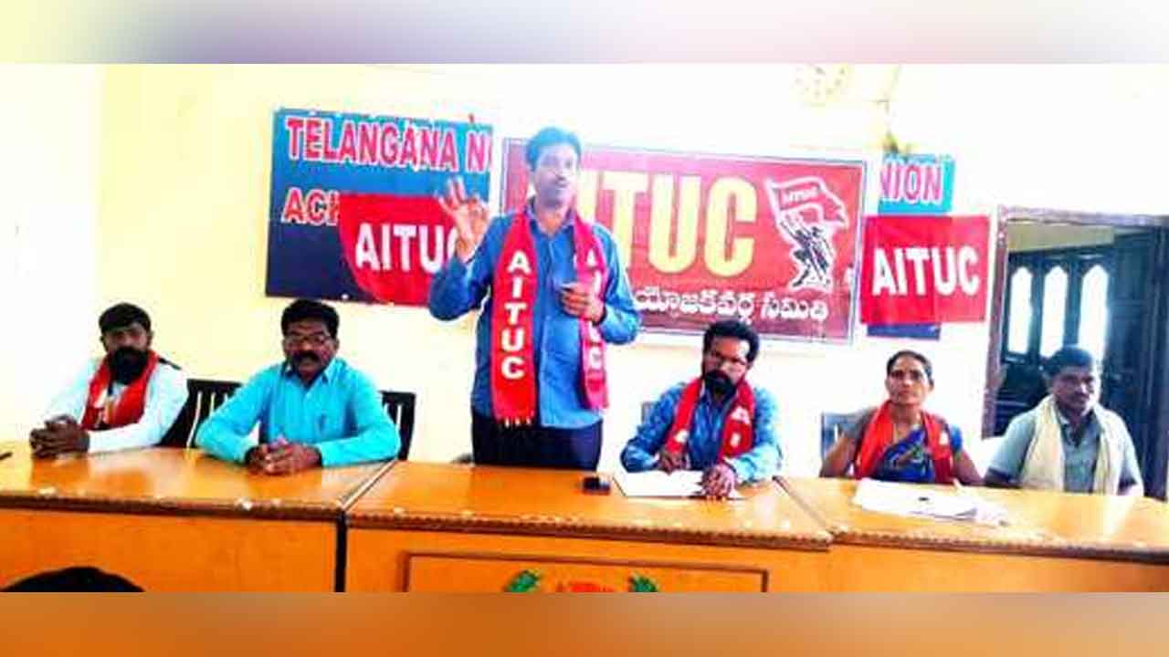 Construction workers | భవన నిర్మాణ కార్మికులకు పెన్షన్ ఇవ్వాలి : పల్లా దేవేందర్ రెడ్డి